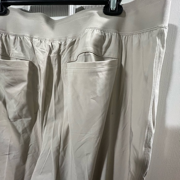 Athleta woman’s Cream Wide Leg Pants. NWT - Picture 14 of 16